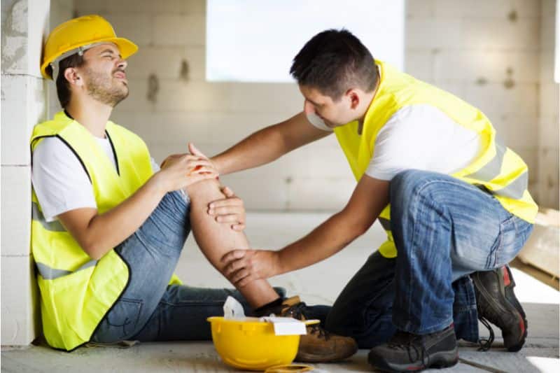 An image of an injured construction worker disrupting the project; therefore, the risk management is important in construction